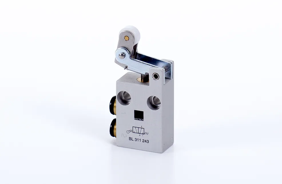 Roller lever valves with idle return BL 311 243