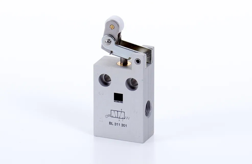 Roller lever valves with idle return BL 311 301